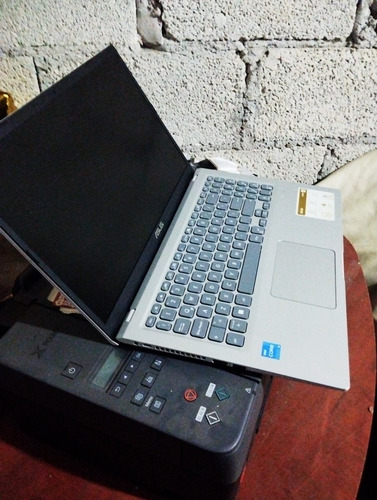 Asus Vivobook X1500e, Intel Core I3, 8gb Ram, 512gb Ssd, Fhd (Usado)