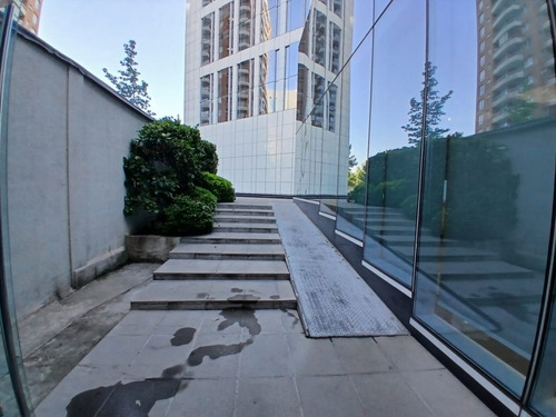 Excelente Local De 148m2 Con Una Exposición Única