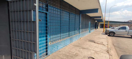 Se Alquila Local Comercial En La Av Branger Valencia