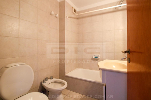 Departamento 3 Ambientes Con Balcon. Prox A Av Centenario