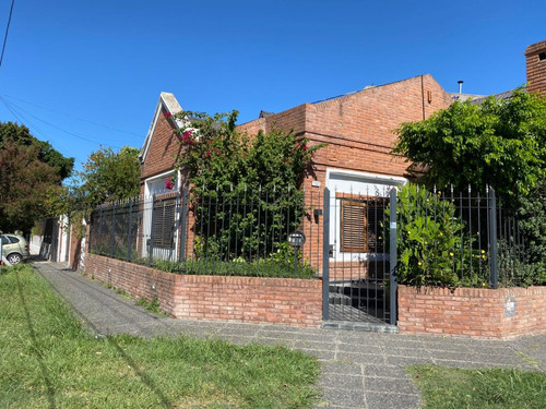 Casa En Alquiler Excelente Ubicacion Castelar Norte 2 Cuadras De Av Arias 