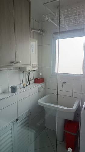 Apartamento De Dois Dormitórios Com Móveis Planejados.
