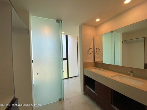 Departamento Con Cuarto De Servicio Y 3 Recámaras. Renta - Santa Fe Juriquilla