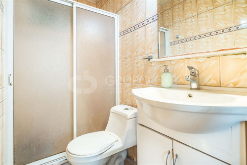 Casa En Venta De 4 Dorm. En Macul