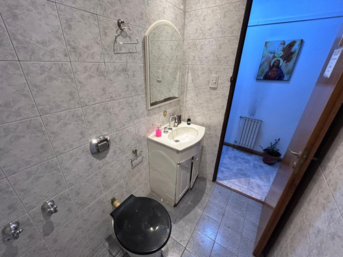 Alquiler Monte Grande Oficina 20m2 En 1° Piso! Ubicación Céntrica Y Comercial!