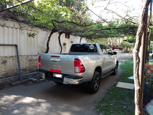 Imagen 3 de 15 de Toyota Hilux 2022 2.4 Cd Sr 150cv 4x2