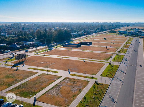 Casa Uso Comercial 900 M² Frente A Barrio Vida - Av Illia Y Ñandubay - Funes | Venta