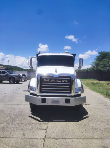 Imagen 4 de 15 de Mack Granite
