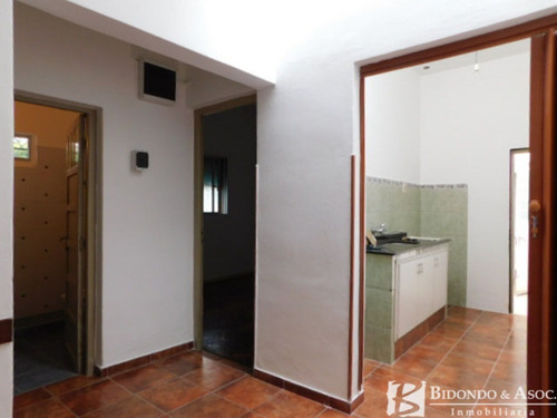 Imagen 5 de 11 de Casa De 2 Dormitorios Con Entrada Para Autos