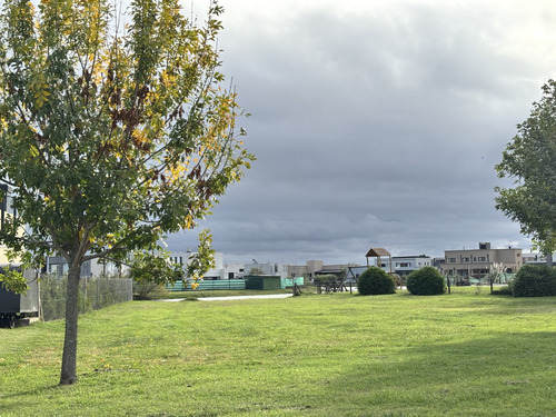 Lote A La Venta En Barrio Magallanes - Pueblos Del Plata Hudson. Con Vista Parcial A La Laguna