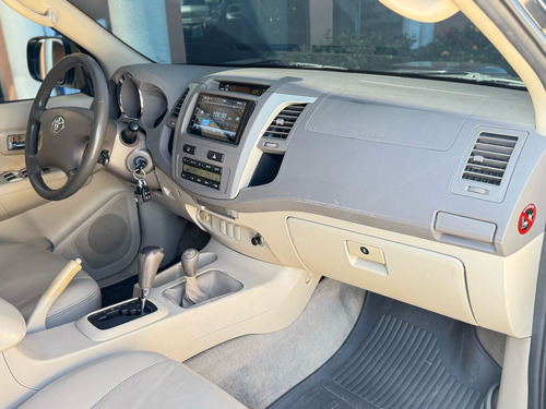 Toyota Hilux SW4 3.0 Srv 7l 4x4 Aut. 5p