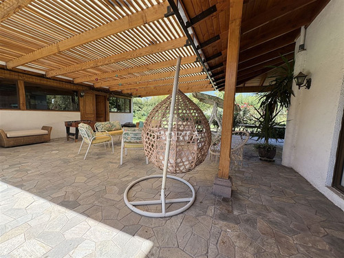 Gran Casa / Colina-lo Pinto-chicureo / Condominio Cerrado