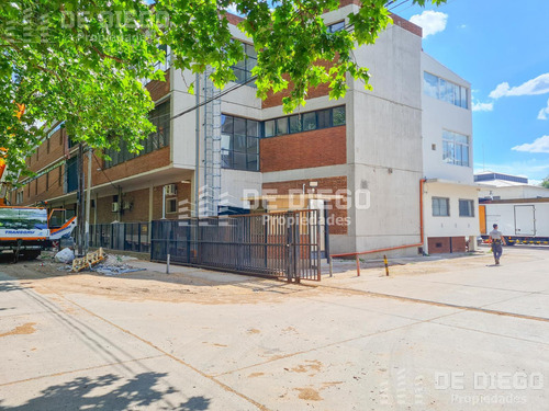 Edificio Industrial Con Gas Industrial De 7500 M2 En 3 Plantas - Bella Vista