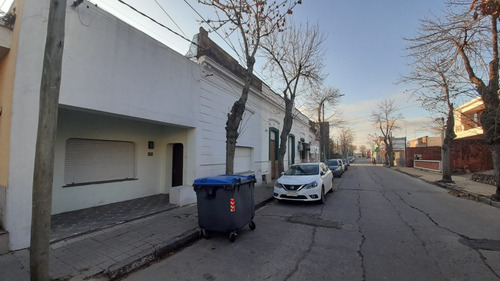 Casa En Rosario A Dos Cuadras De La Plaza Benito Herosa