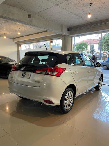 Imagen 12 de 18 de Toyota Yaris 2022 1.5 107cv Xs