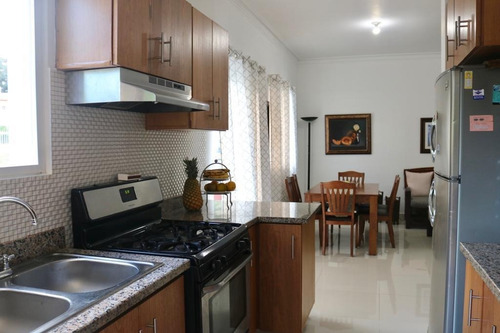 Lindo Apartamento En Venta Amueblado Primer Nivel En Residencial Privado, Jarabacoa