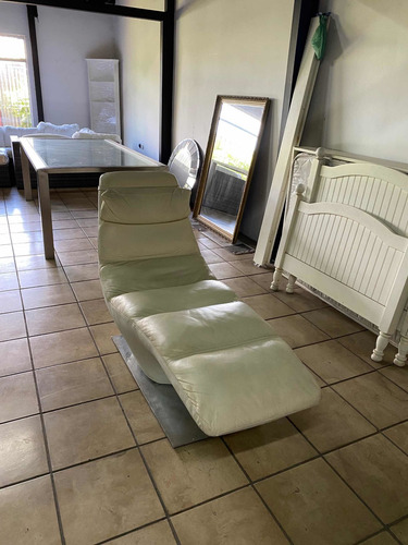 Diván De Cuero Legítimo Comprado En Altea. Como Nuevo. (Usado)