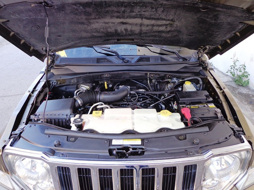 Imagen 17 de 18 de Jeep Cherokee Limited 2009 V6 4x4 Automático