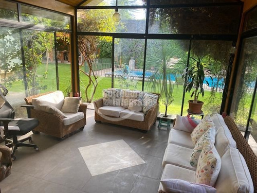Casa En Venta De 6 Dorm. En Las Condes