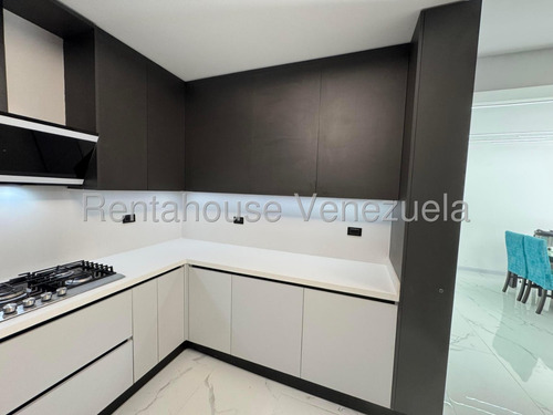 Tm. #25-13675. Casa Totalmente Remodelada En Venta, En El Cafetal