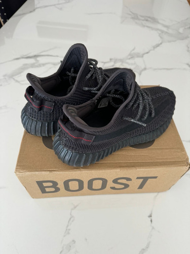 Zapatilla Yeezy Negra 350 (Usado)