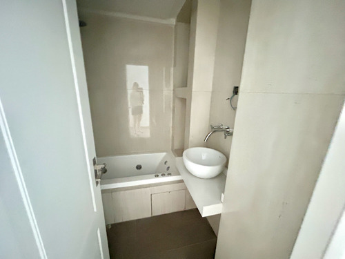 Departamento 4 Ambientes Con Dependencia Y Cochera!! Full Amenities - Flores
