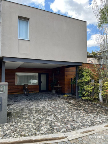 Casa En Venta De 5 Ambientes En Barrio Cerrado El Pasaje - Hurlingham