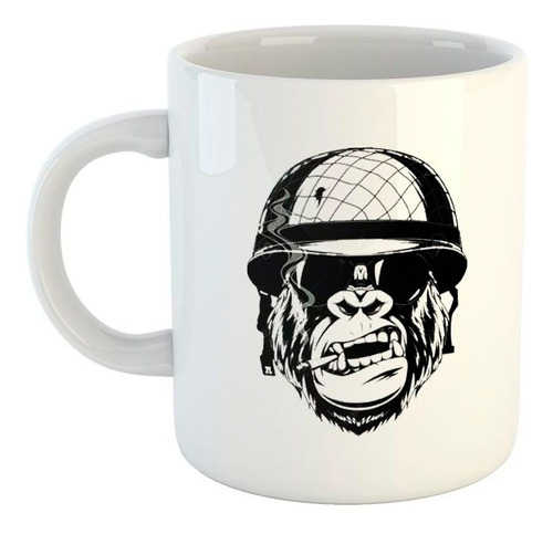 Taza De Ceramica Mono Fumando Con Casco De Guerra