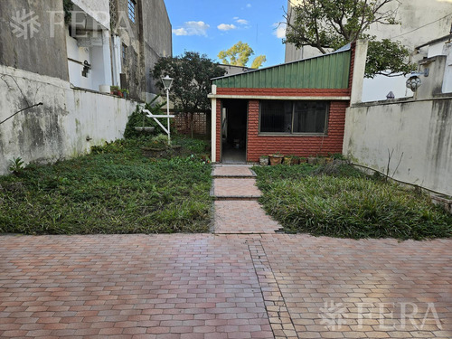 Venta De Casa De 4 Ambientes Con Cochera Y Quincho En Piñeyro