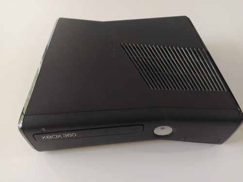Xbox 360 Slim S Original + 2 Juegos + Joystick + Cables