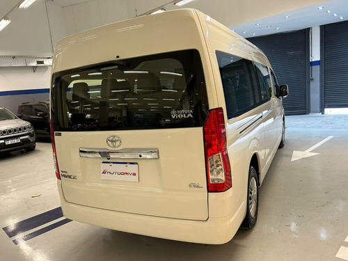 Toyota Hiace 2.8 Tdi Commuter 6at 14a