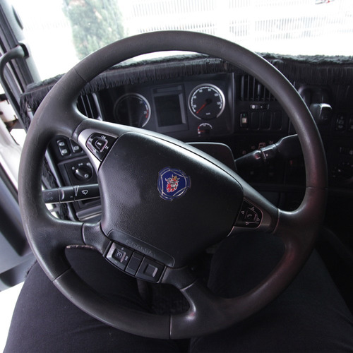 Imagem 6 de 9 de Scania R440 - 2013/13 - 8x2 (bap 2526)