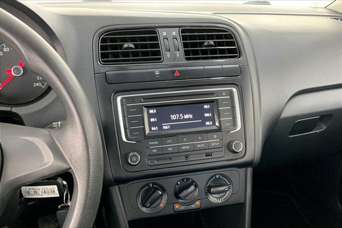 Imagen 6 de 15 de Volkswagen Vento Sedan 4 Pts Comfortline, Tm5, A/ac, Ra-15
