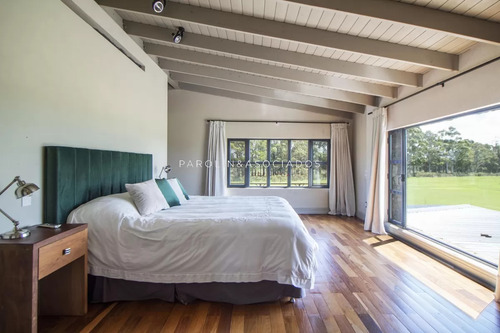 Hermosa Casa En Venta En Pueblo Mio, Manantiales.