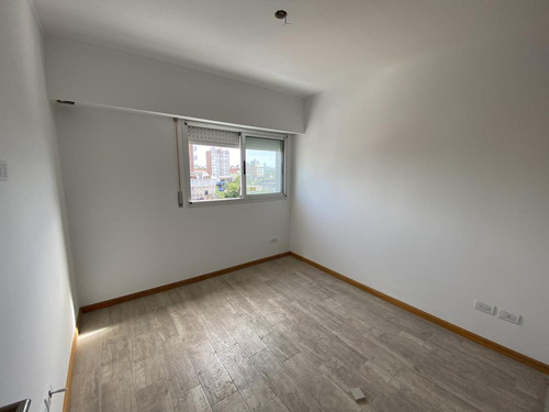 Departamento En Venta 2 Dormitorios 2 Baños Abasto A Estrena
