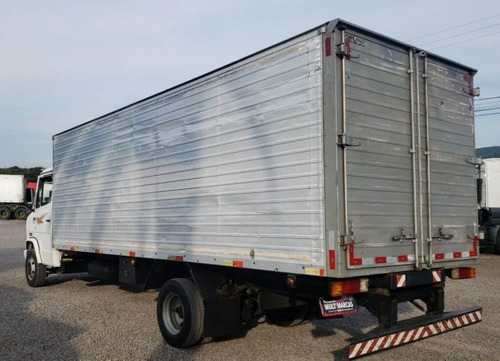 Imagem 4 de 15 de Mercedes Benz 710 - Baú 6.40m