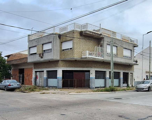 Local Con Vivienda En Venta En Valentin Alsina