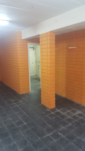 Se Alquila Local Comercial En Barrio Sayago