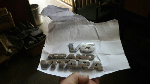 Juego De Emblema Compuerta Chevrolet Grand Vitara 