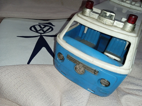 Volkswagen Combi Ambulancia. Plásticos Iga. No Hot Wheels 