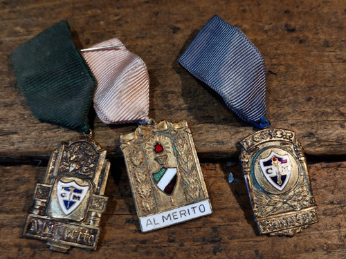 Tres Medallas De Bronce Honor Y Al Merito