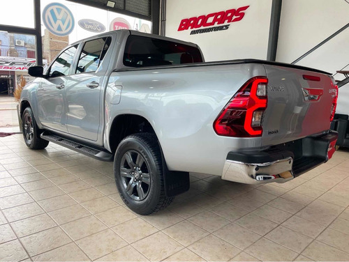 Imagen 5 de 9 de Toyota Hilux Srv At 4x2