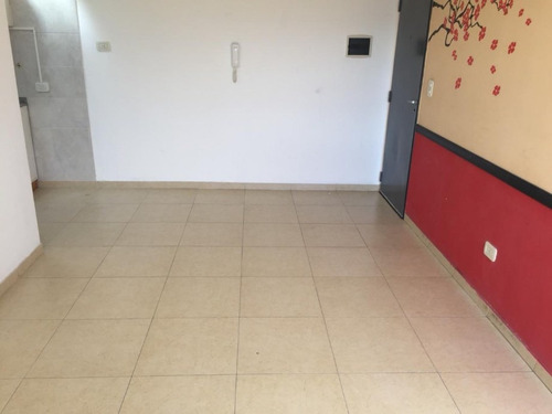 Imagen 8 de 14 de Departamento En Venta En Castelar Norte