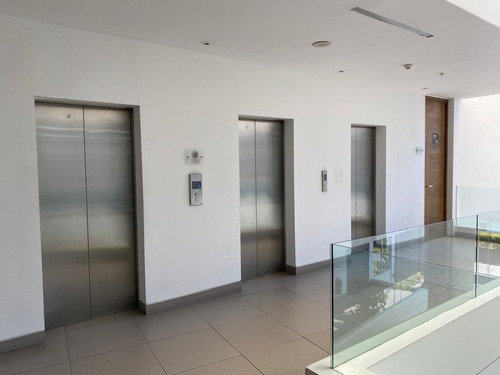 Oficina De Lujo, Amoblada En Ciudad Empresarial