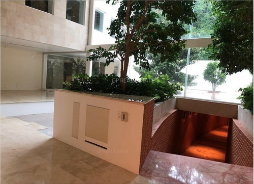 Bosques De Las Lomas De Arq. De Renombre. Casa Con Terrazas