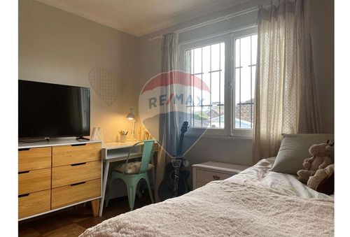 Casa En Tranquila Zona Residencial