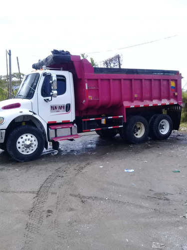 Volqueta - Freightliner M2 106