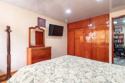 Casa En Venta En Quinta Paredes. Cod V8413