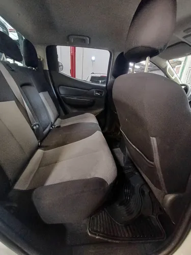 Mitsubishi L200 2.4 Cabina Doble 4x2 Mt