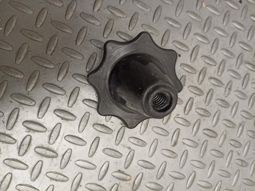Tornillo Sujetador Llanta Refaccion Corsa 2005 (Usado)